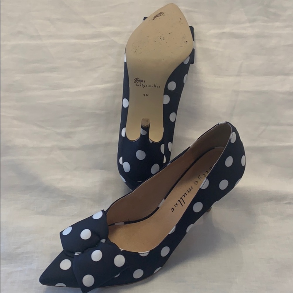 Betty Mueller polka navy dot shoes
